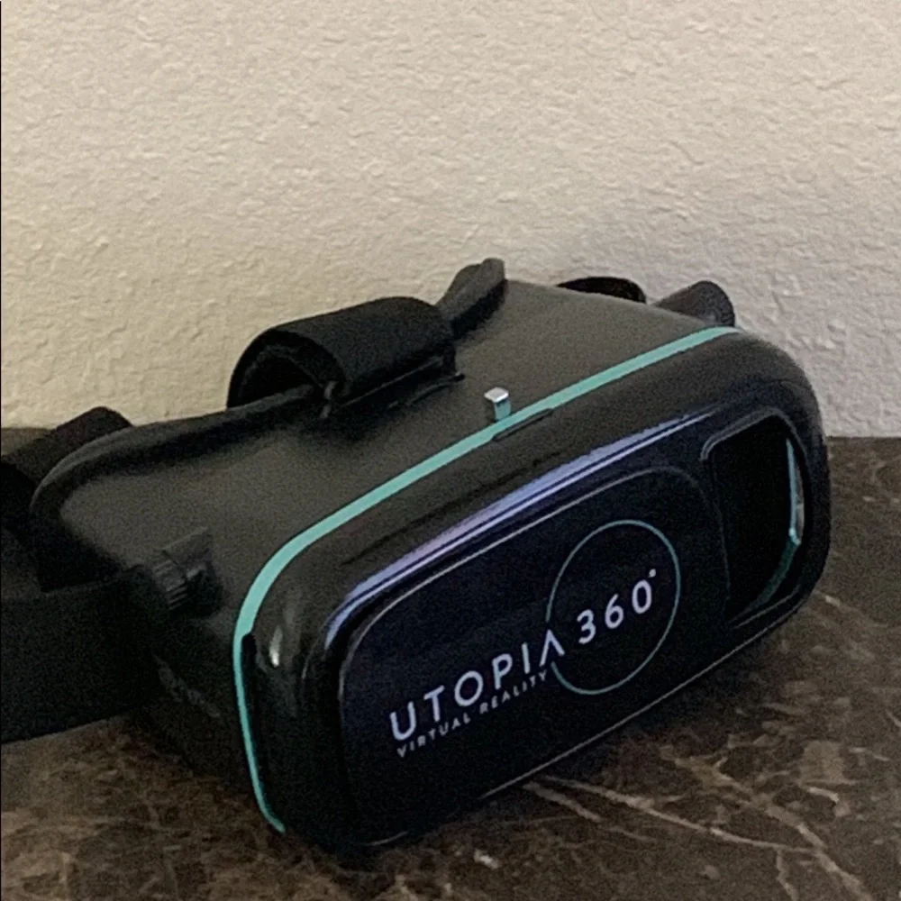 Utopia 360 VR headset